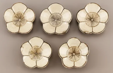 Saucer in Form of Plum Blossom, Kyoto, Kyoto-fu, Edo period